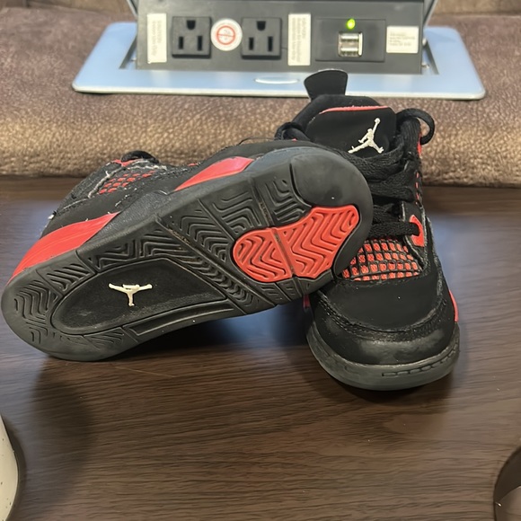 JORDAN 4 RETRO THUNDER USED 8 C - Picture 2 of 9